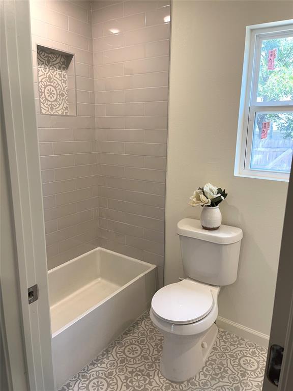 315 Hobson Street Weatherford, TX 76086 - Photo 12 of 24 a bathroom with a toilet and a bath tub
