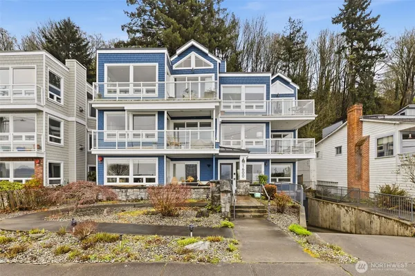 $885,000 | 1600 Alki Avenue Southwest, Unit 202, Seattle, WA 98116