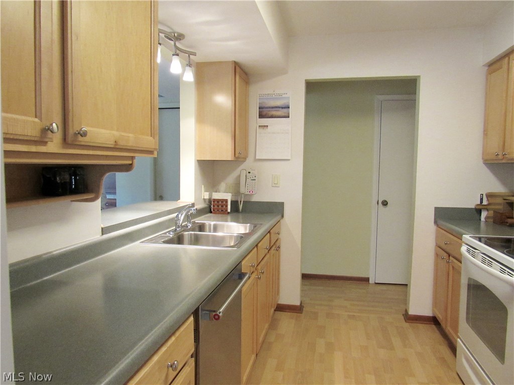 787 Hampton Ridge Drive Akron, OH 44313 - Photo 7 of 32 Newer Alder wood cabinets, counter tops and laminate floors.