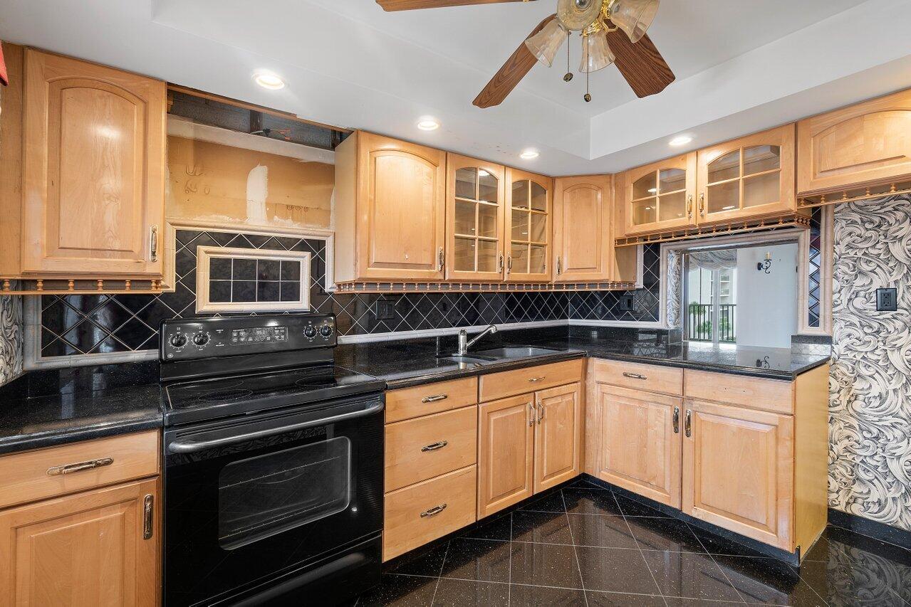 2871 North Ocean Boulevard, Unit R444 Boca Raton, FL 33431 - Photo 12 of 38 Kitchen