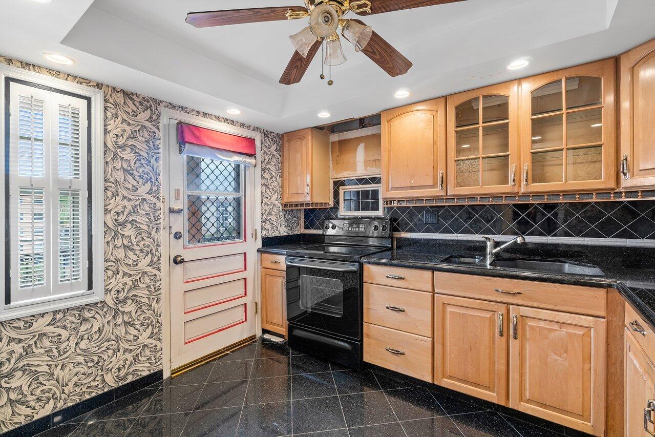 2871 North Ocean Boulevard, Unit R444 Boca Raton, FL 33431 - Photo 13 of 38 Kitchen