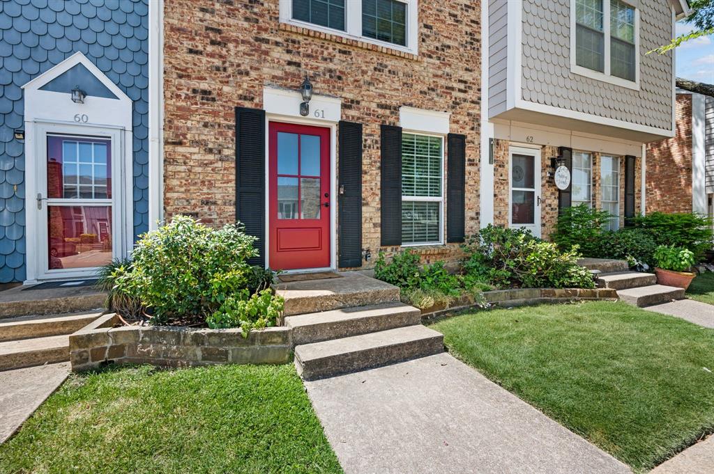 61 Abbey Road Euless, TX 76039 - Photo 3 of 19