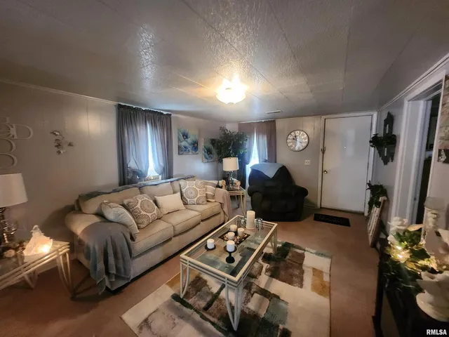 $59,900 | 118 Missouri Street, Pinckneyville, IL 62274