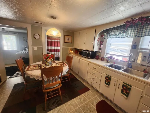 $59,900 | 118 Missouri Street, Pinckneyville, IL 62274