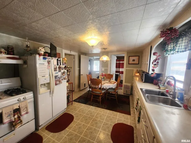 $59,900 | 118 Missouri Street, Pinckneyville, IL 62274