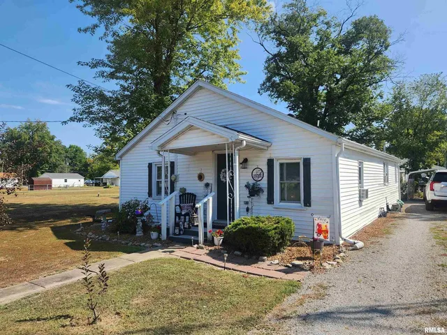 $59,900 | 118 Missouri Street, Pinckneyville, IL 62274