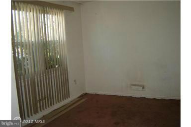 6505 Liberty Road Baltimore, MD 21207 - Photo 3 of 8 Living Room