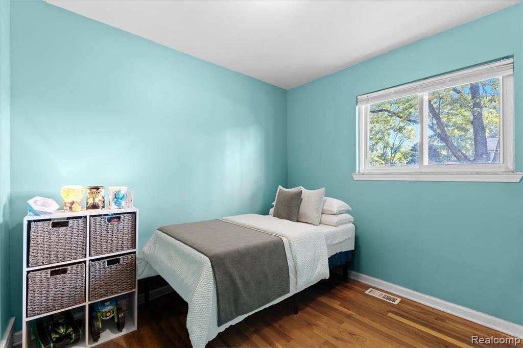 22035 Inkster Road Farmington Hills, MI 48336 - Photo 7 of 17