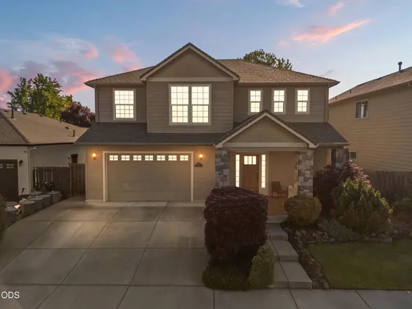 $449,000 | 711 Isherwood Drive, Central Point, OR 97502