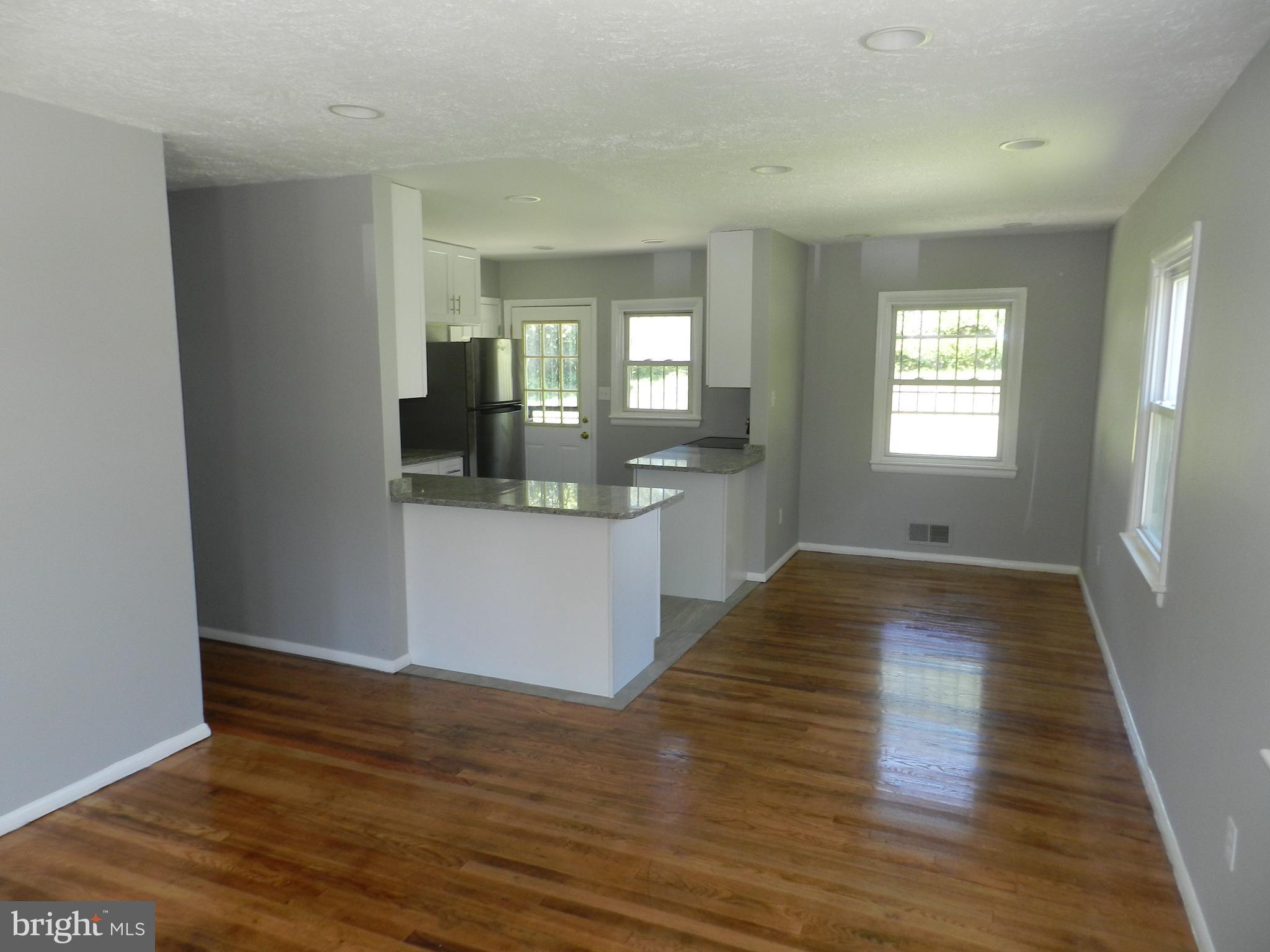 3902 92nd Avenue Springdale, MD 20706 - Photo 3 of 16 Interior (General) living room