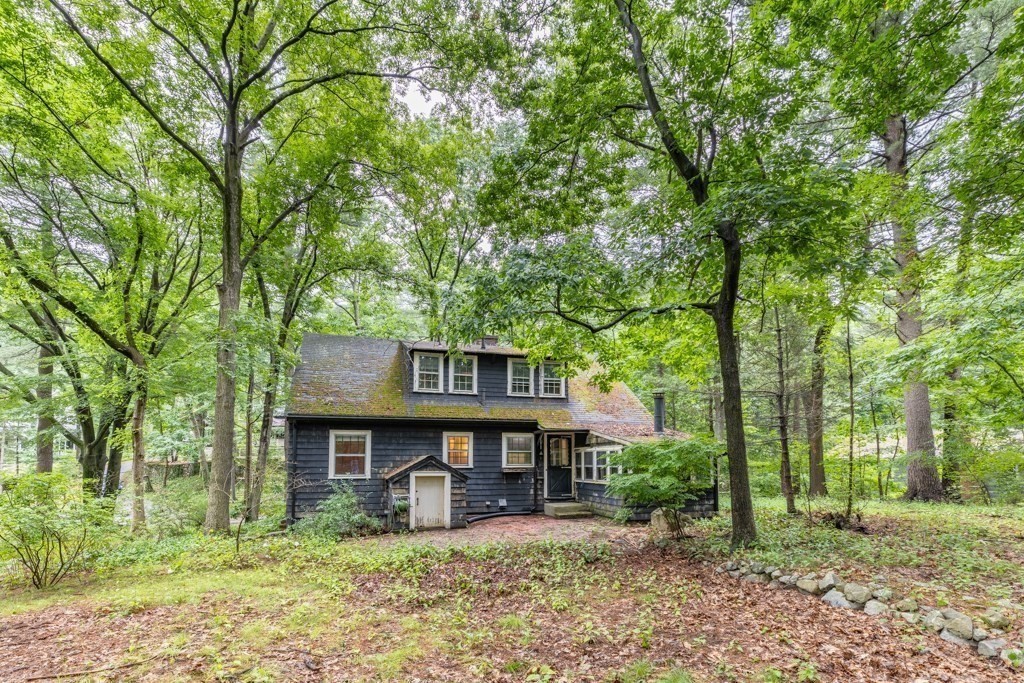 19 Forest Road Wakefield, MA 01880 - Photo 4 of 30 a front view of a house with garden