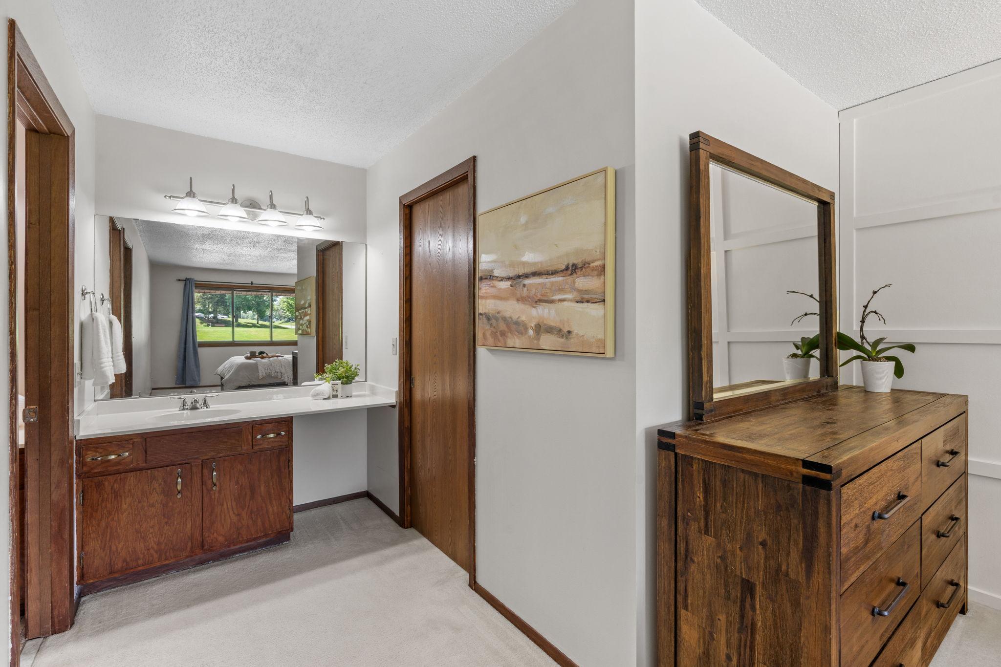 1595 Four Oaks Road Eagan, MN 55121 - Photo 17 of 33