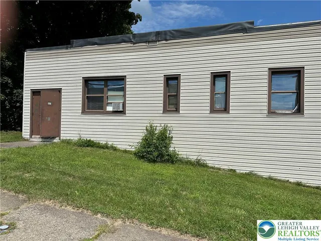 $318,900 | 527 Division Street, Bangor, PA 18013