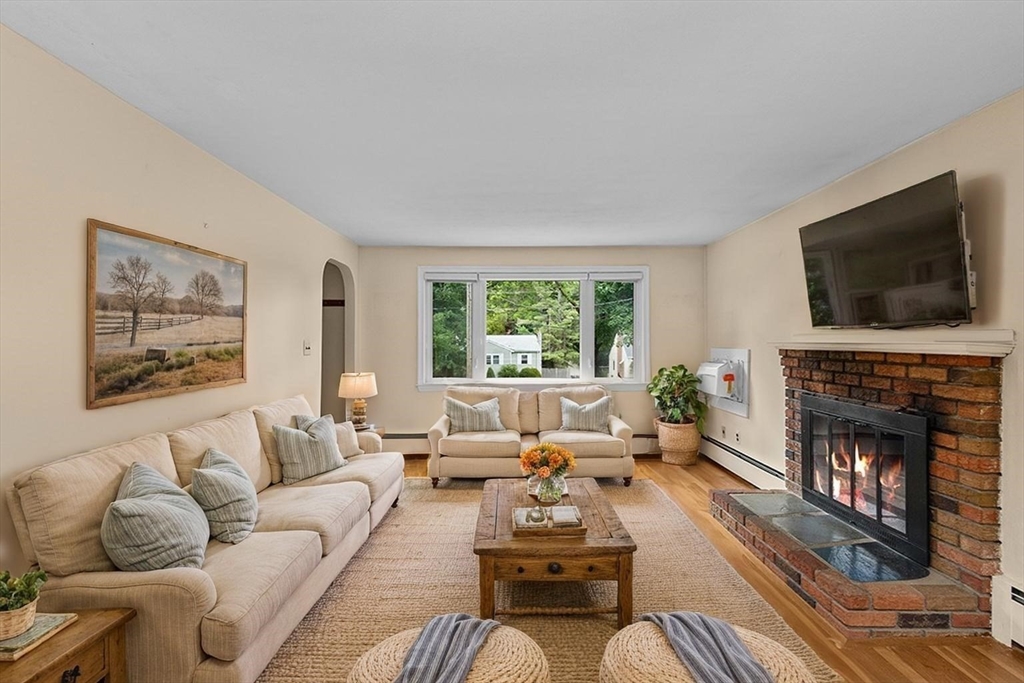 4 Cross Street Foxboro, MA 02035 - Photo 8 of 31