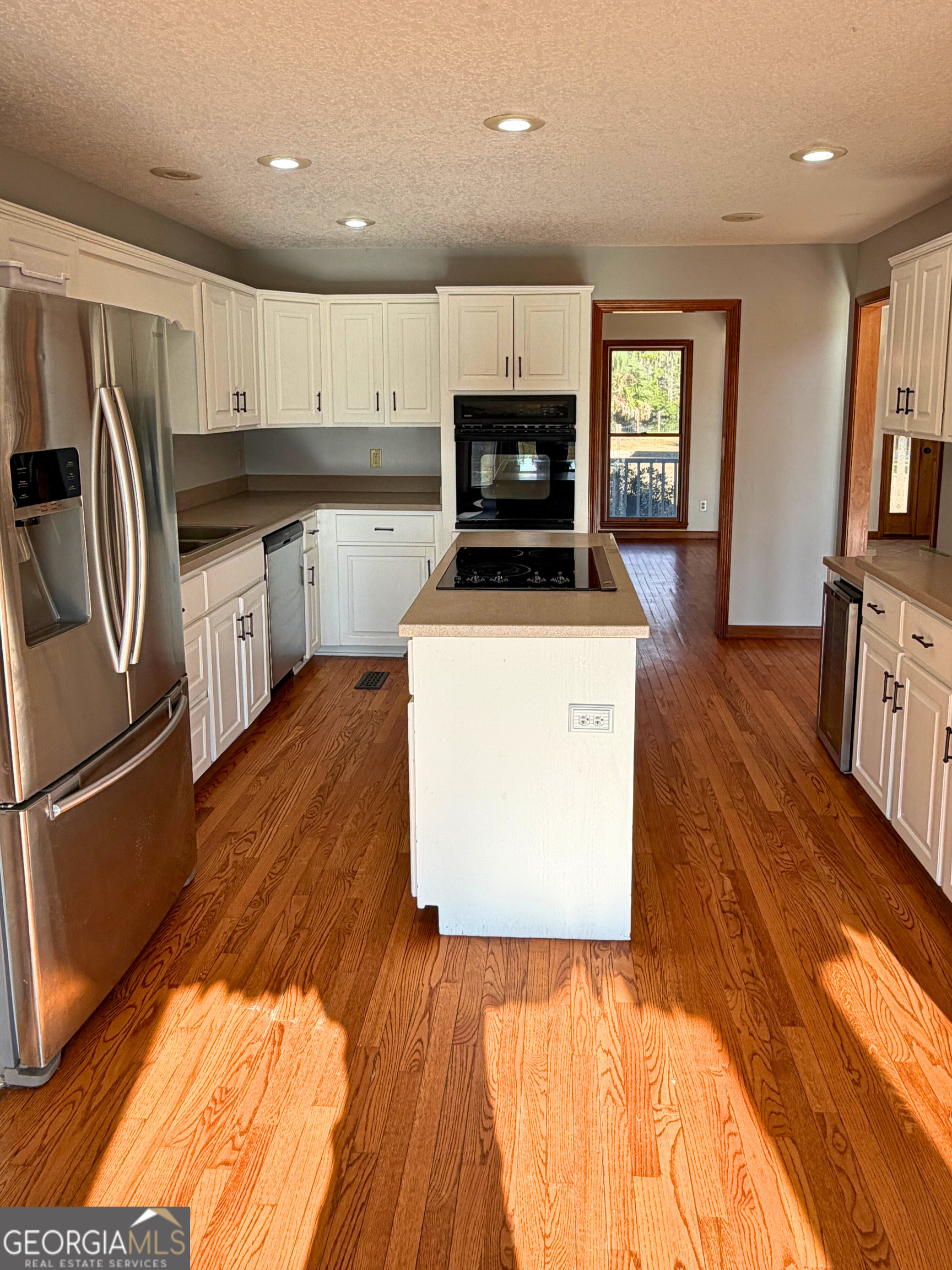 1818 Union Carbide Road Woodbine, GA 31569 - Photo 10 of 33 a kitchen with granite countertop a refrigerator stove top oven and sink
