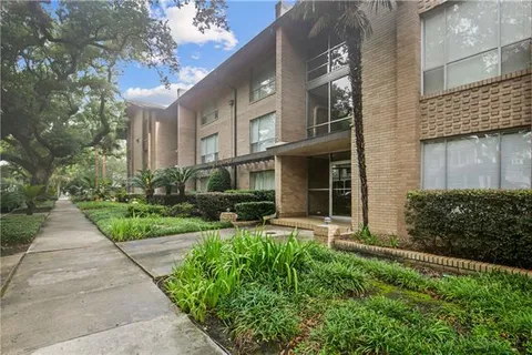 $275,000 | 4007 St Charles Avenue, Unit 218, New Orleans, LA 70115