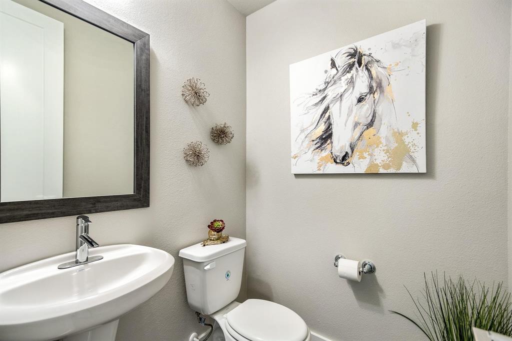 770 North Plano Road, Unit 303 Richardson, TX 75081 - Photo 9 of 25 Powder room featuring a pedestal sink, a toilet, and a framed mirror