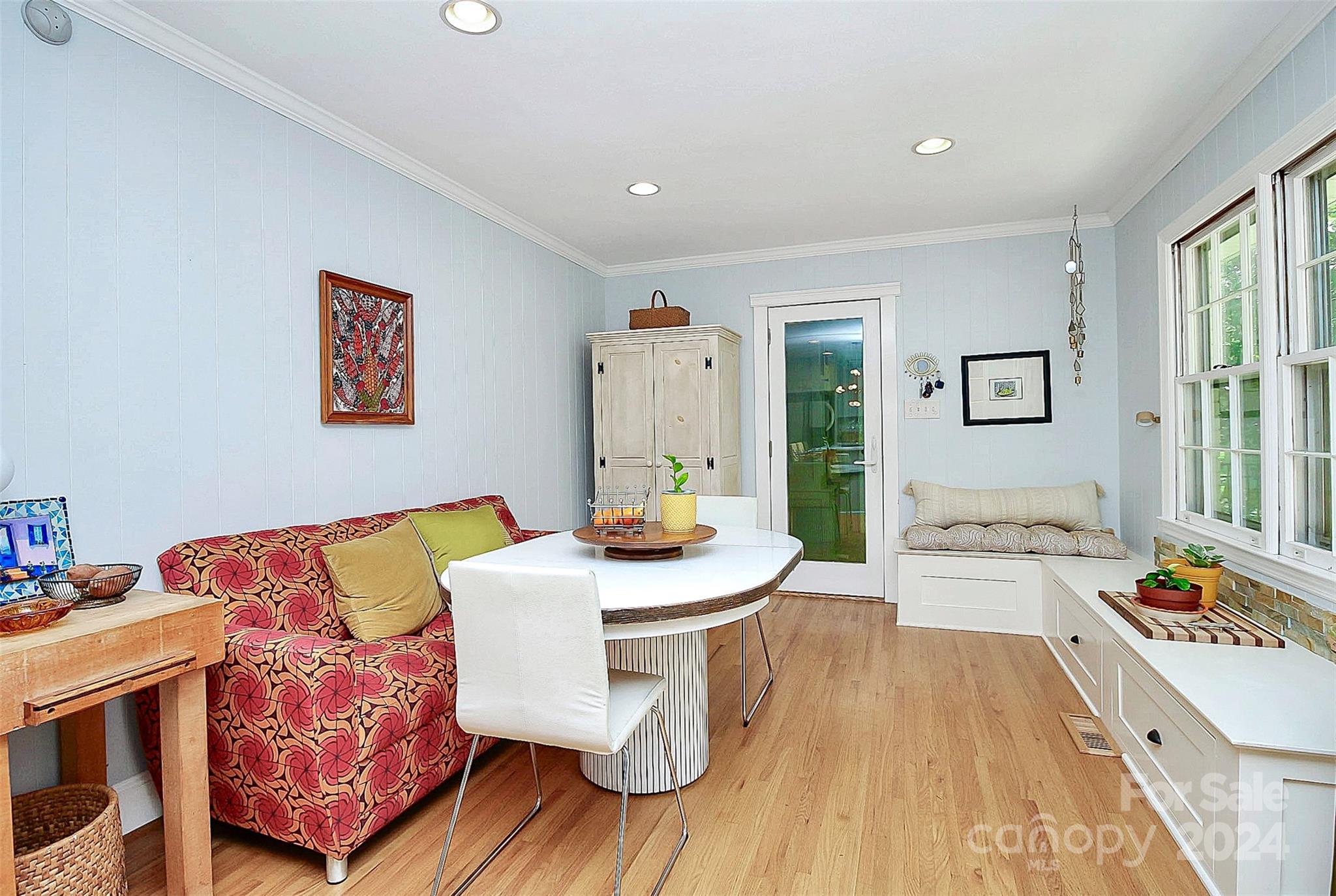 1011 Nancy Drive Charlotte, NC 28211 - Photo 22 of 44 a living room with furniture and a table
