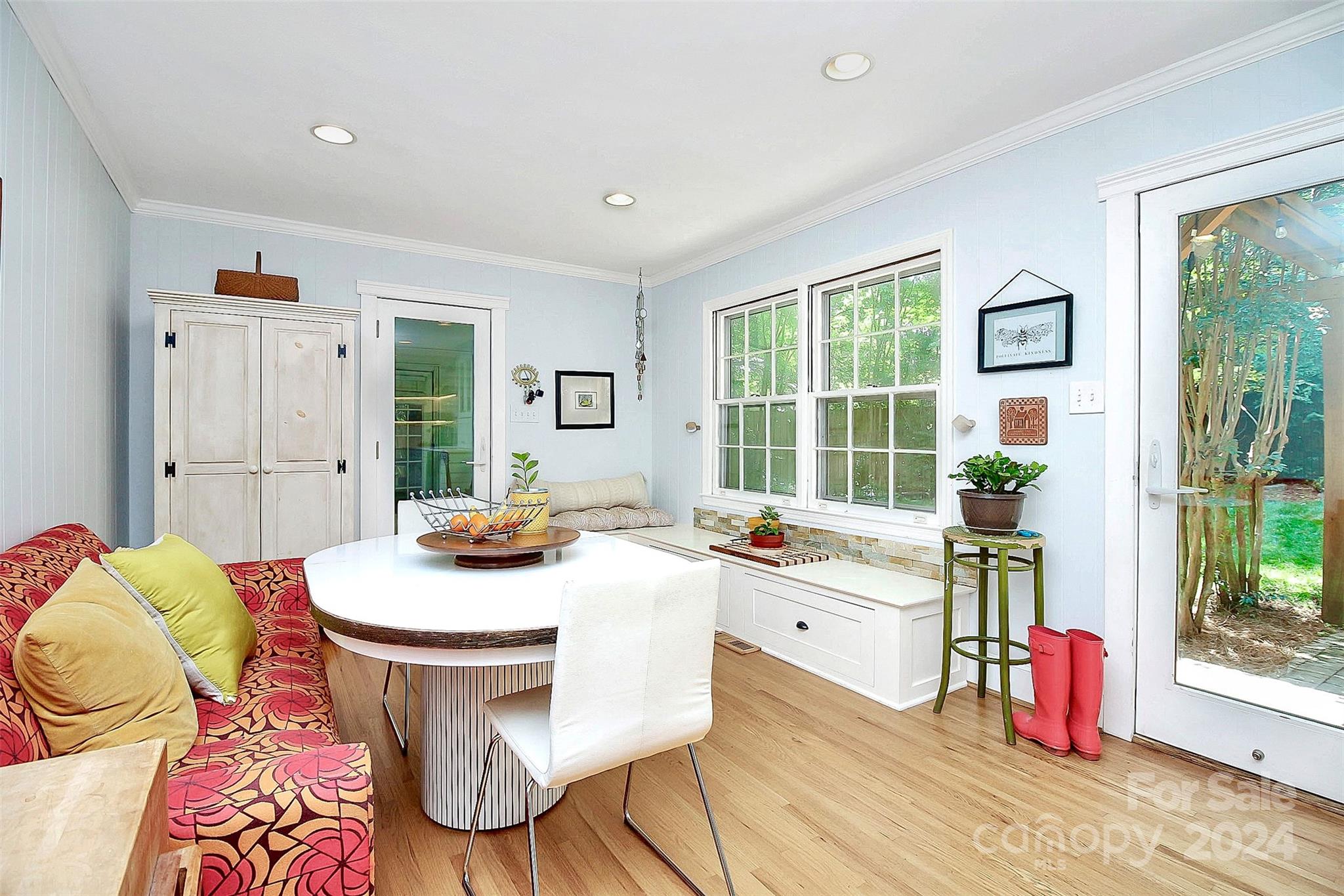 1011 Nancy Drive Charlotte, NC 28211 - Photo 23 of 44 a dining room with furniture and window