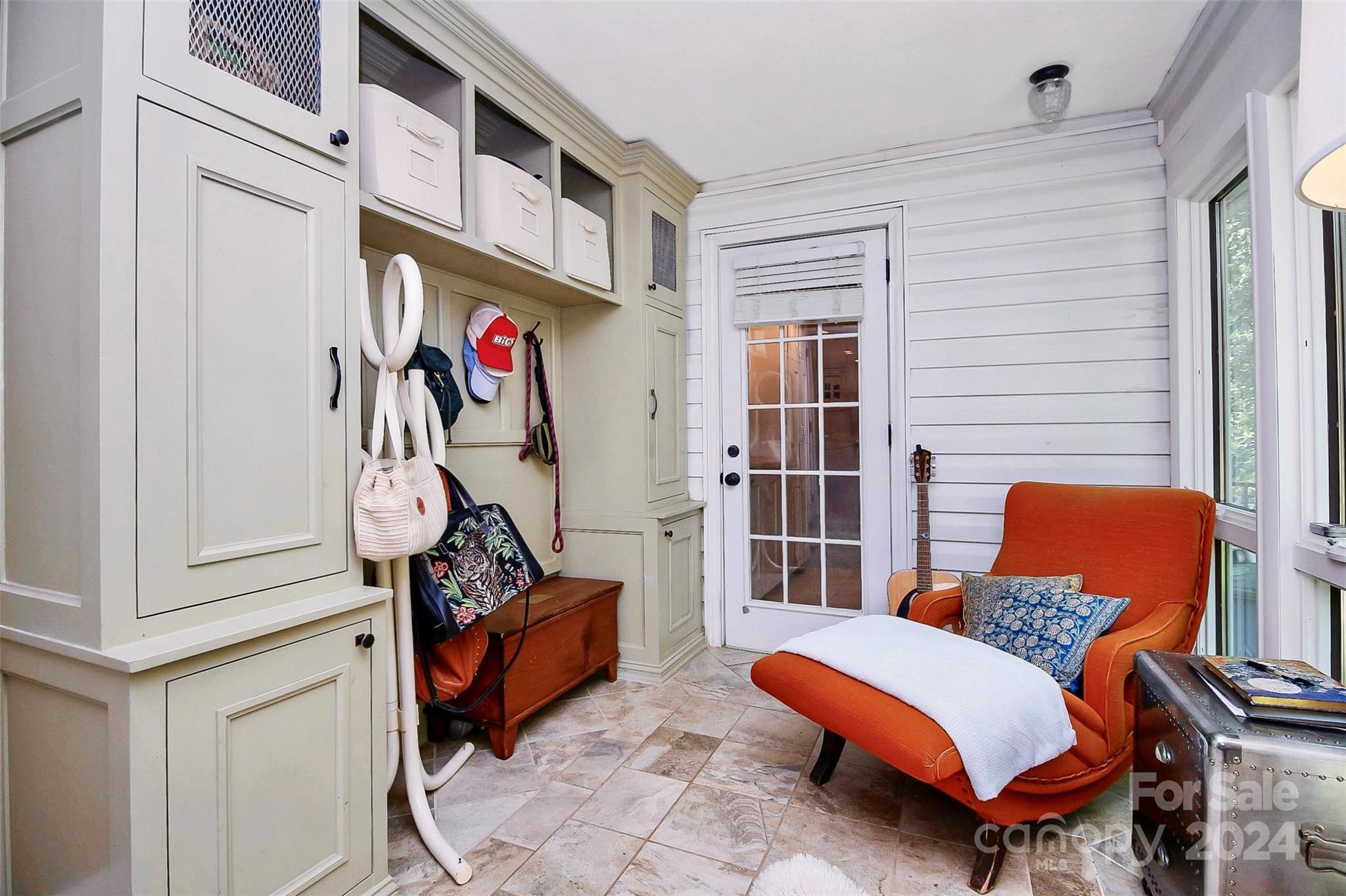 1011 Nancy Drive Charlotte, NC 28211 - Photo 27 of 44 a room with furniture