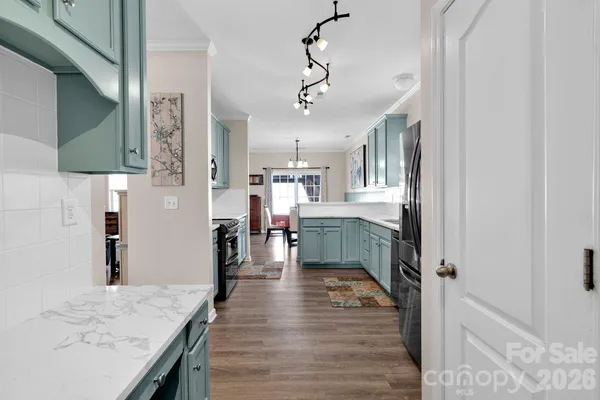 a view of a kitchen and kitchen island