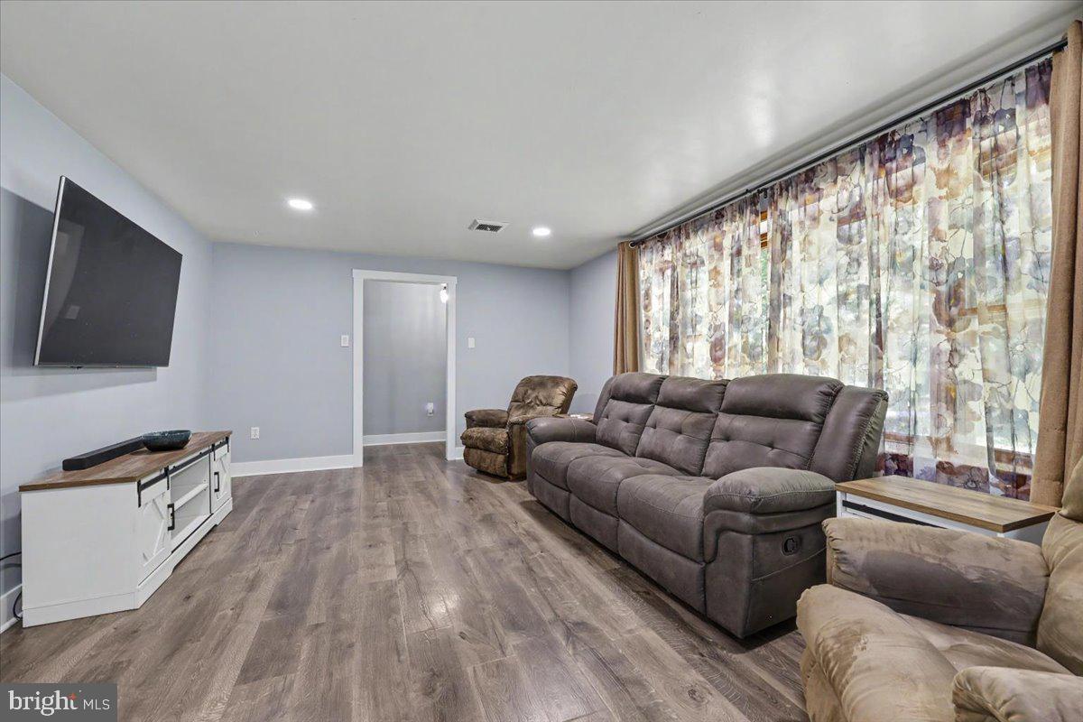 1199 Shenkel Road Pottstown, PA 19465 - Photo 16 of 38 Family room