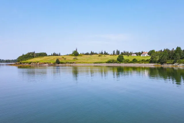 $8,500,000 | 377 South Shore Road, North Haven, ME 04853