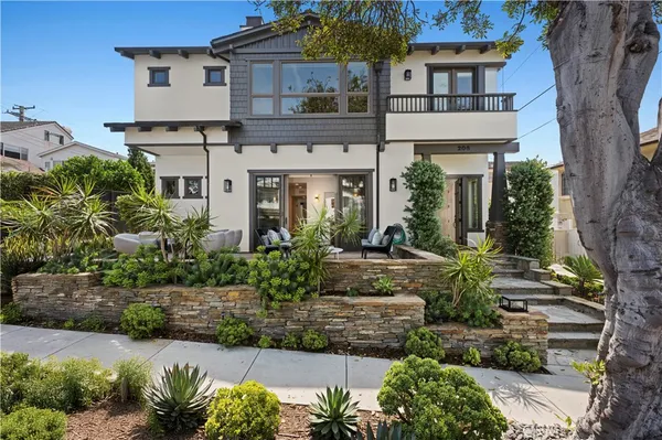 $6,300,000 | 206 Dahlia Avenue, Corona del Mar, CA 92625