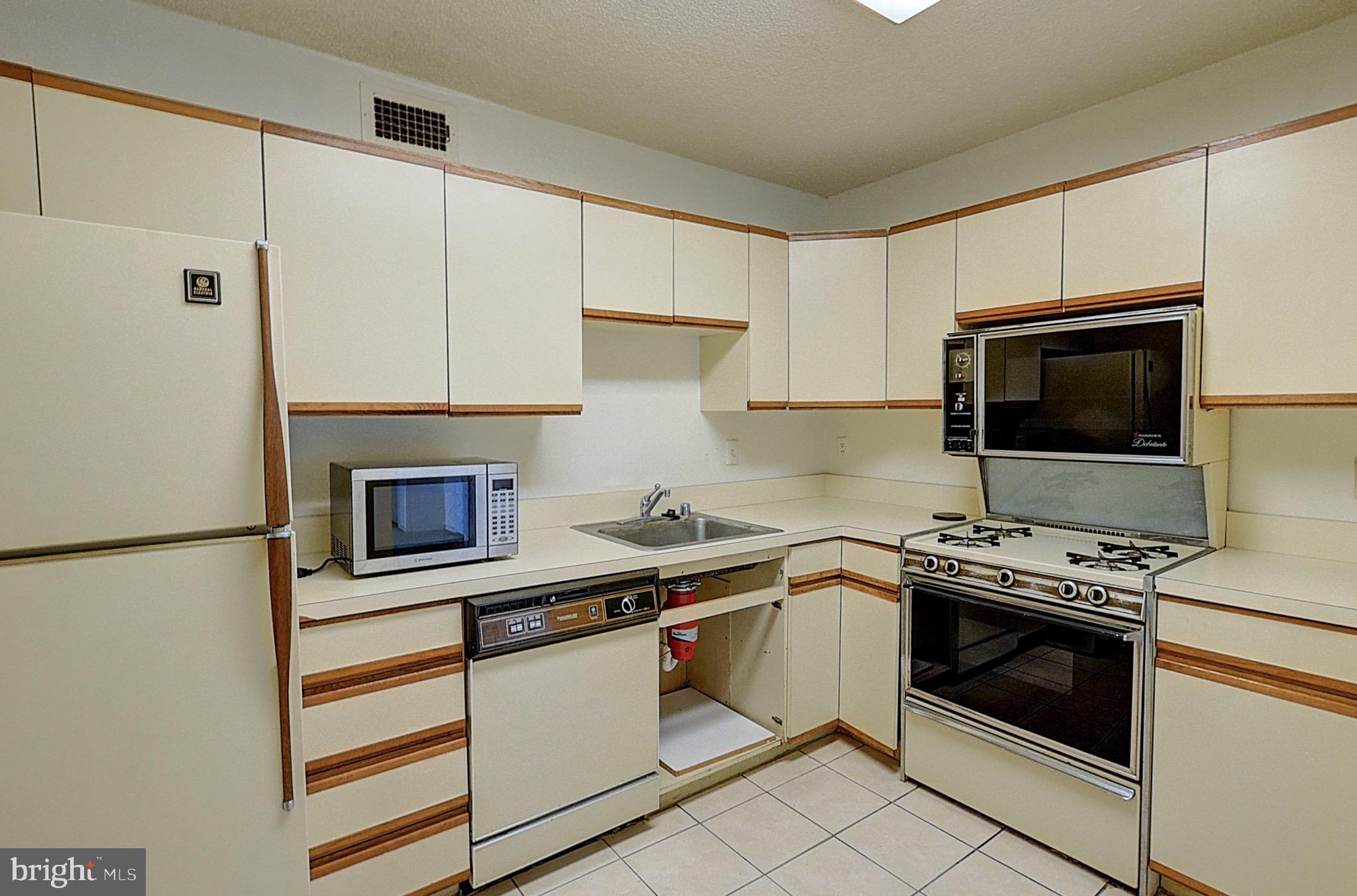 5225 Pooks Hill Road, Unit 1421S Bethesda, MD 20814 - Photo 8 of 23