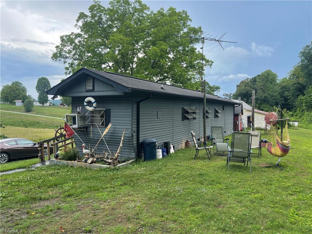 971 Somers Road Ronda, NC 28670 - Photo 3 of 17 Gallery Image 3