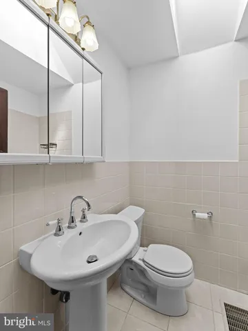 $2,500 | 117 Dill Avenue, Collingswood, NJ 08108