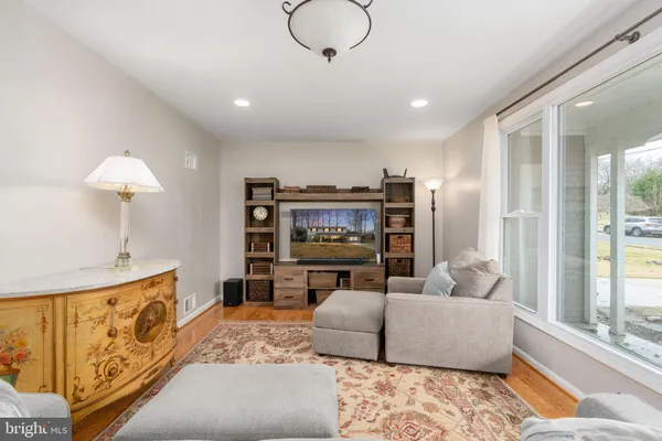 $850,000 | 8434 Thames Street, Springfield, VA 22151