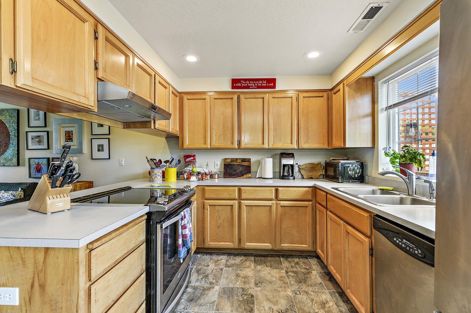 1485 Ridge Way Medford, OR 97504 - Photo 13 of 34 24_RW_24_mls