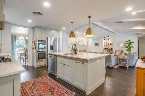 $775,000 | 4325 Elmwood Drive, Benbrook, TX 76116