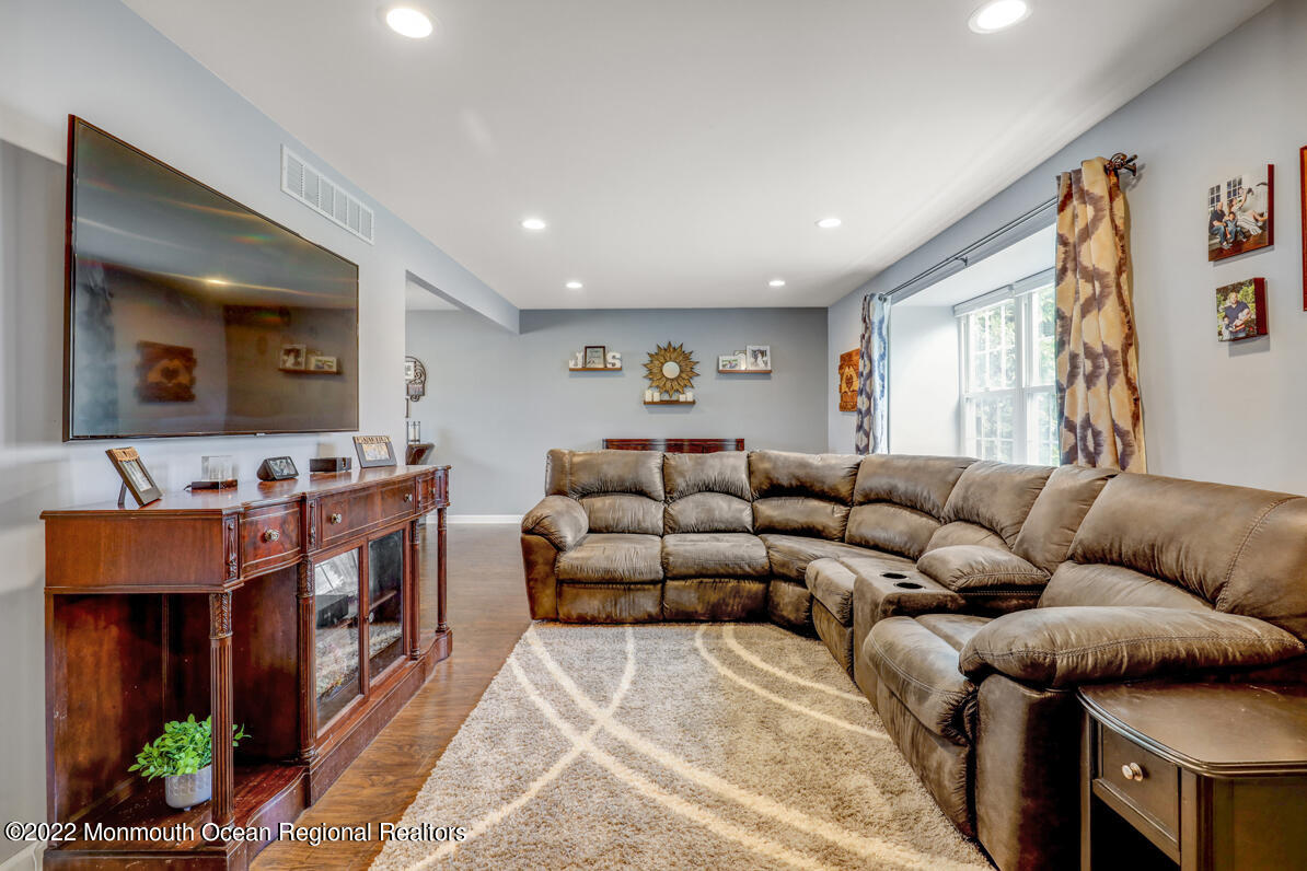 11 Musket Court Howell, NJ 07731 - Photo 6 of 32 JSOV1108_09_10