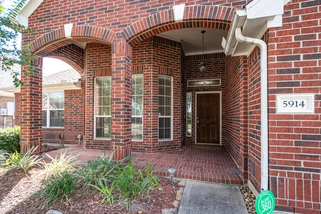 $388,000 | 5914 Birdie Way, Pasadena, TX 77505
