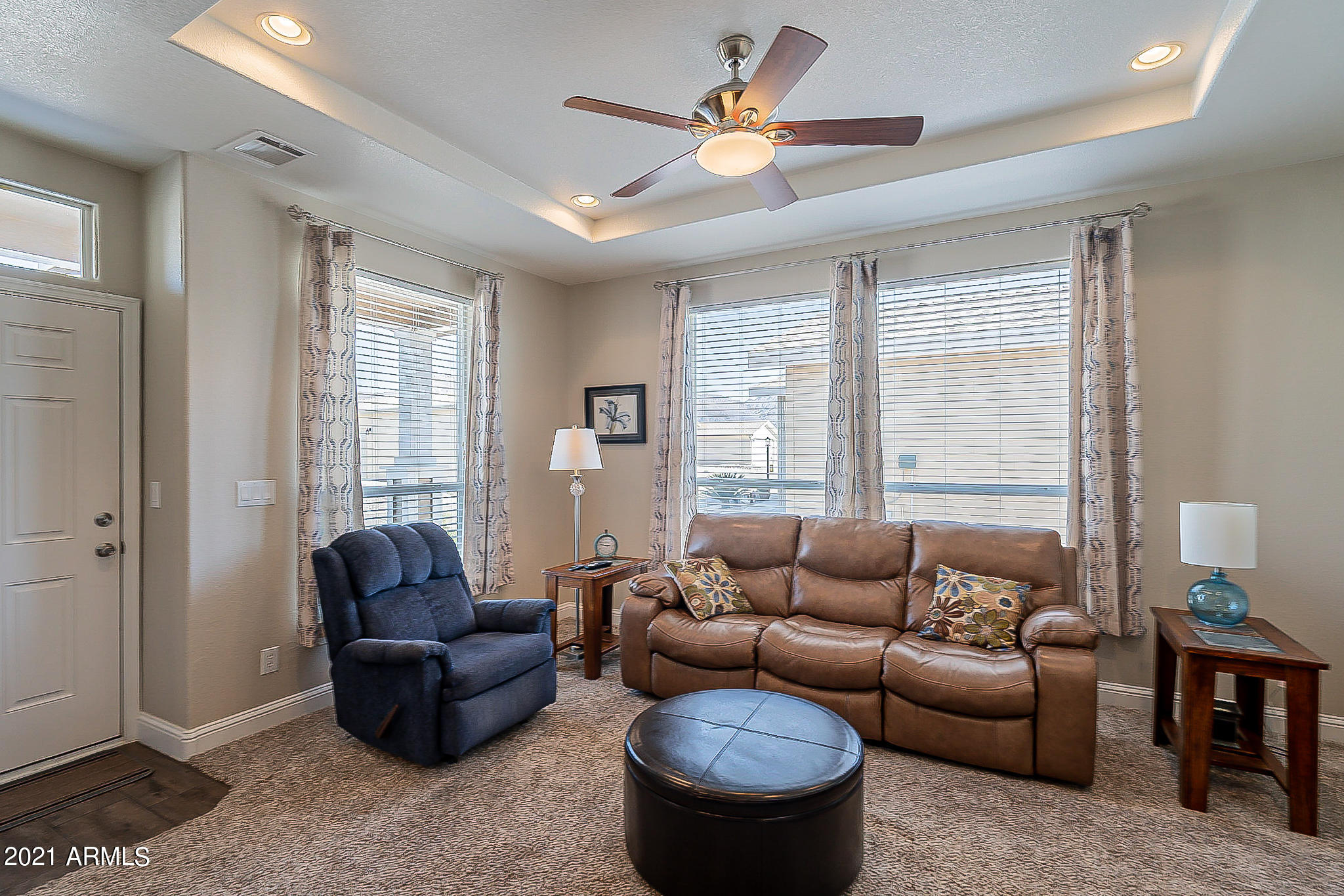 3301 South Goldfield Road, Unit 6062 Apache Junction, AZ 85119 - Photo 3 of 26 Living Room