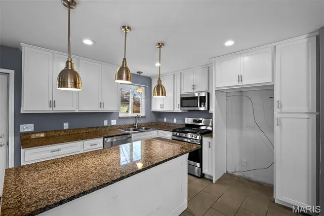 $204,900 | 1283 Kingsford Drive, Florissant, MO 63031