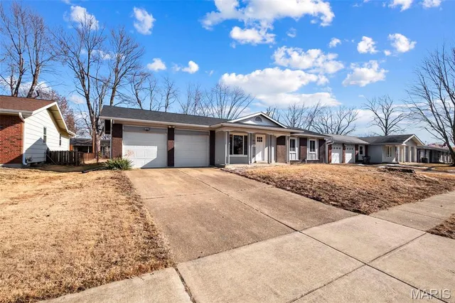 $204,900 | 1283 Kingsford Drive, Florissant, MO 63031