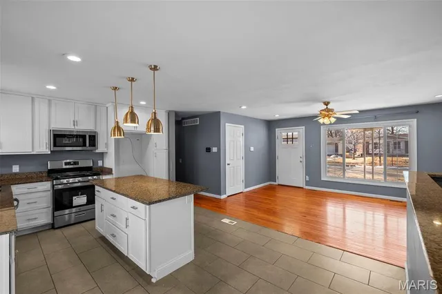 $204,900 | 1283 Kingsford Drive, Florissant, MO 63031