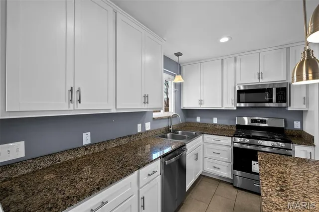 $204,900 | 1283 Kingsford Drive, Florissant, MO 63031