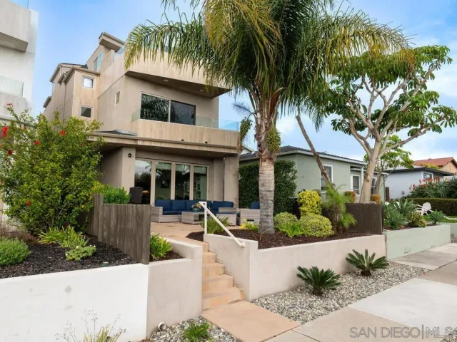 $3,099,000 | 938 Opal Street, San Diego, CA 92109