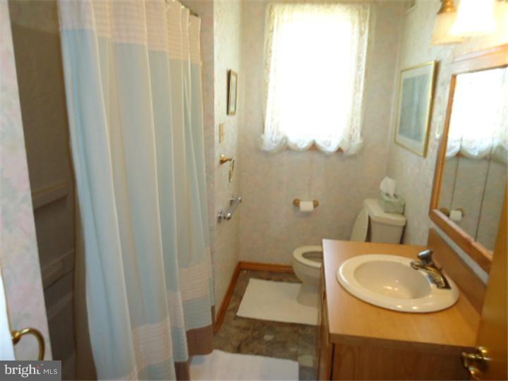 625 Elm Avenue Pitman, NJ 08071 - Photo 14 of 18 Bathroom