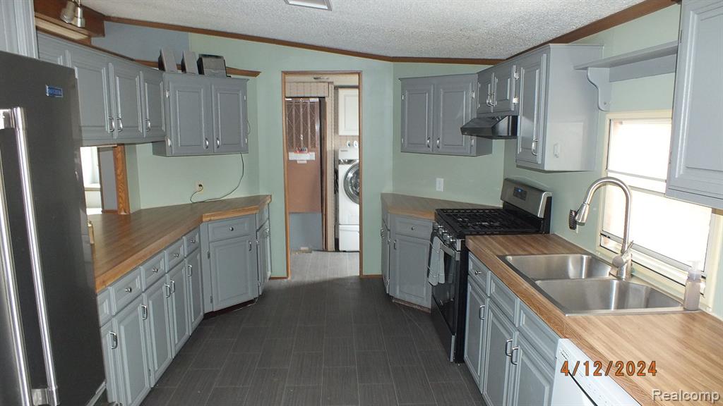 304 Lochness Temperance, MI 48182 - Photo 8 of 21