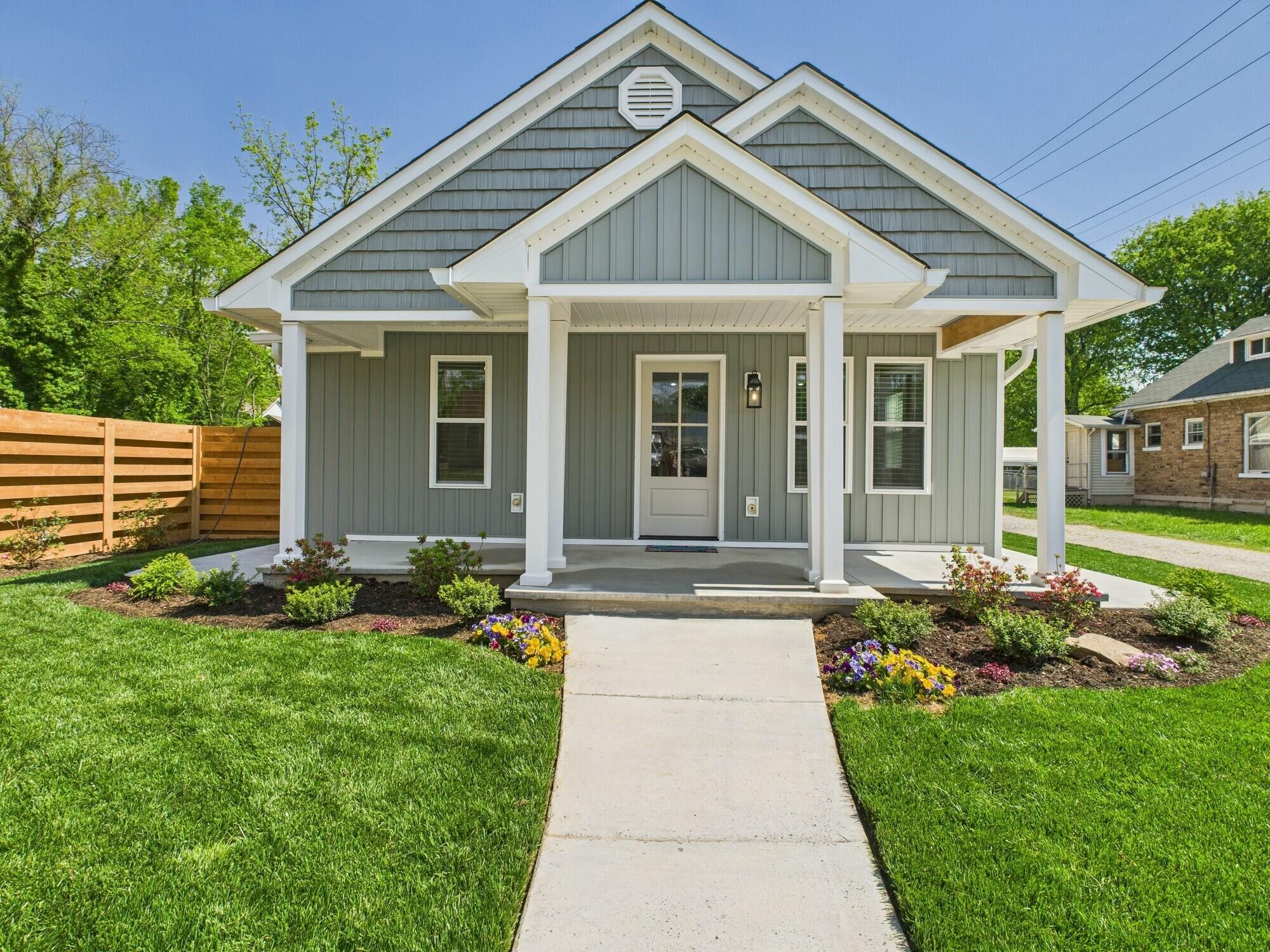 272 West Rhea Avenue Spring City, TN 37381 - Photo 37 of 41 a front view of a house with a yard