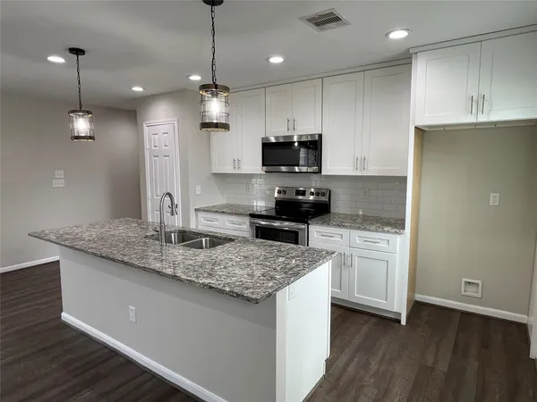 $1,800 | 3340 Simmons Street, Houston, TX 77004