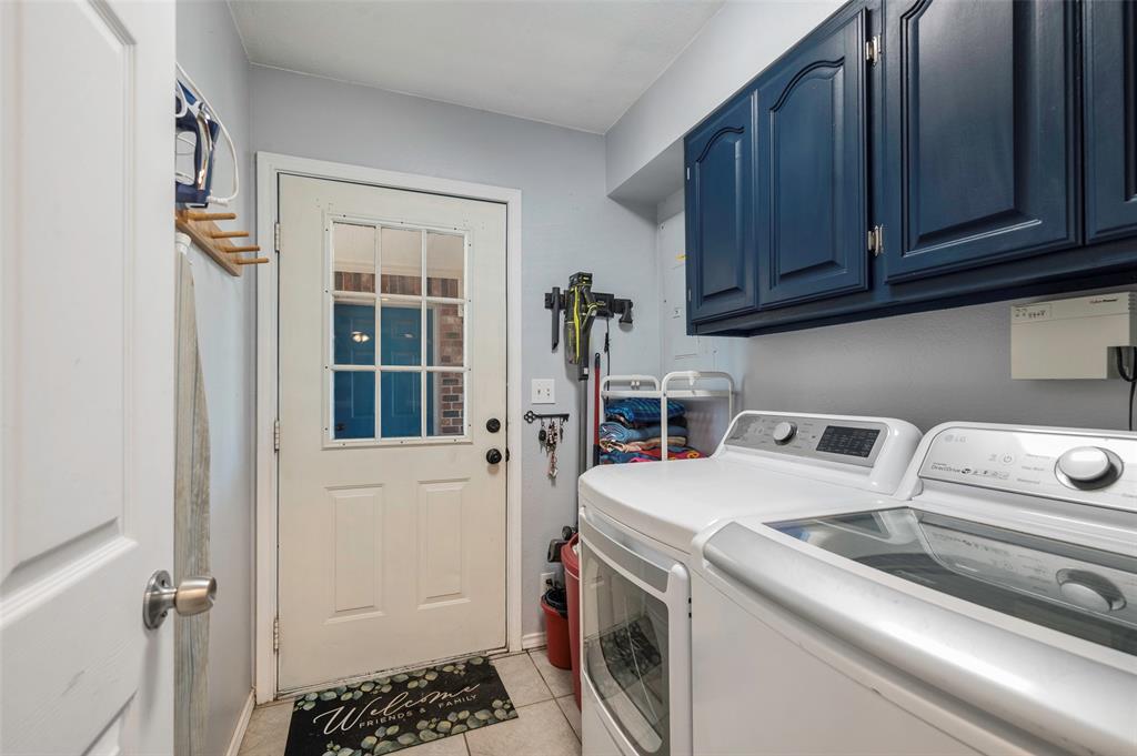 8229 East Lone Oak Road Valley View, TX 76272 - Photo 13 of 22 a utility room with dryer and washer