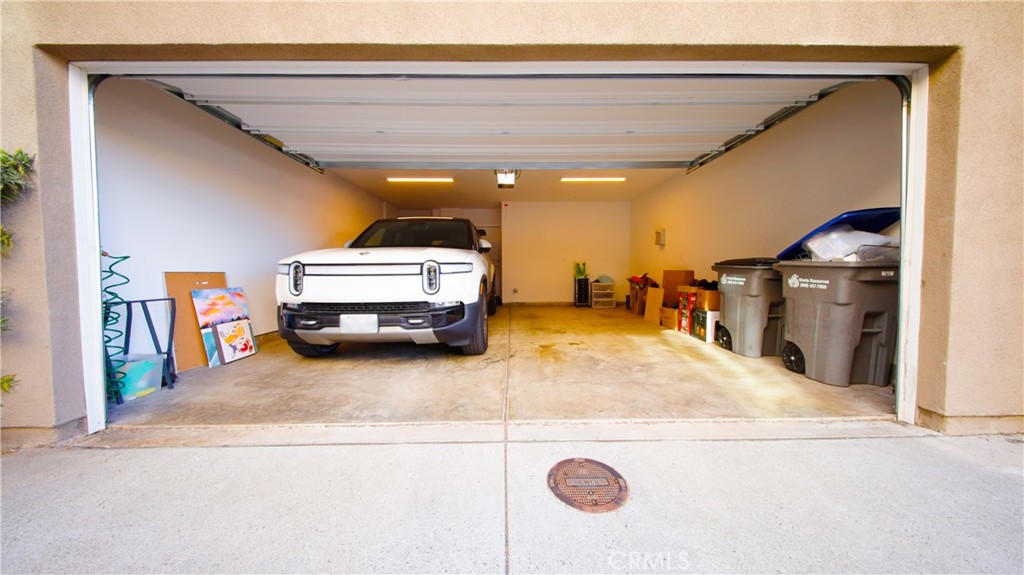 320 Bridgewater Way, Unit 7 Gardena, CA 90247 - Photo 5 of 41 a utility room with dryer and washer