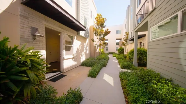 $799,000 | 320 Bridgewater Way, Unit 7, Gardena, CA 90247