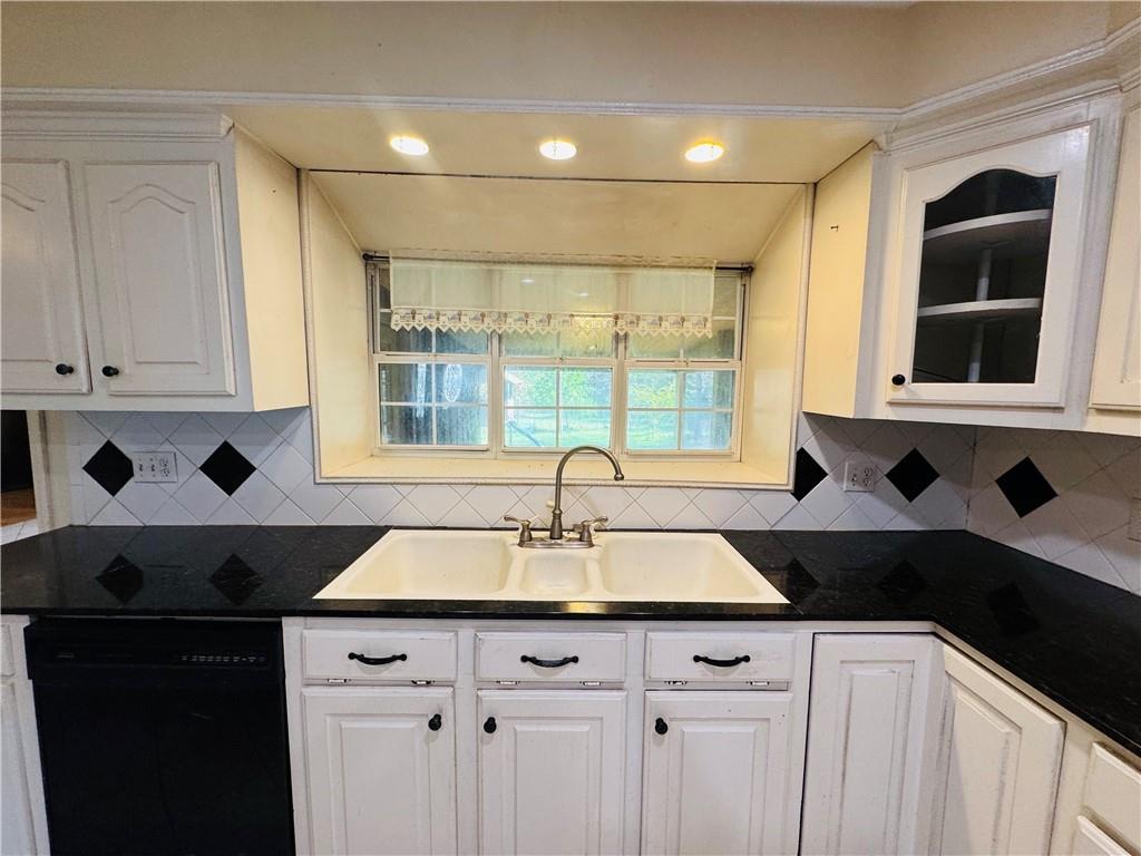 8445 165th Highway Pollock, LA 71467 - Photo 11 of 54